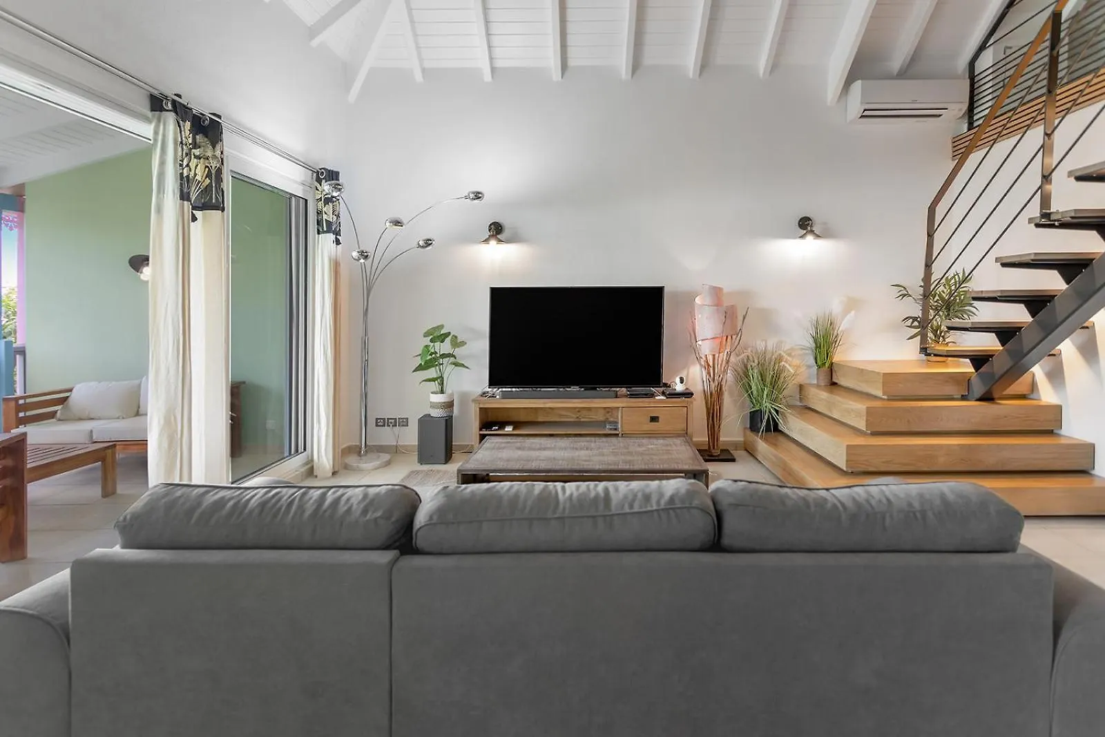 Sandy Beach Apartment, 2 Bdr Right On The Beach! 오리엔트베이 0*,  생마르탱/신트마르턴