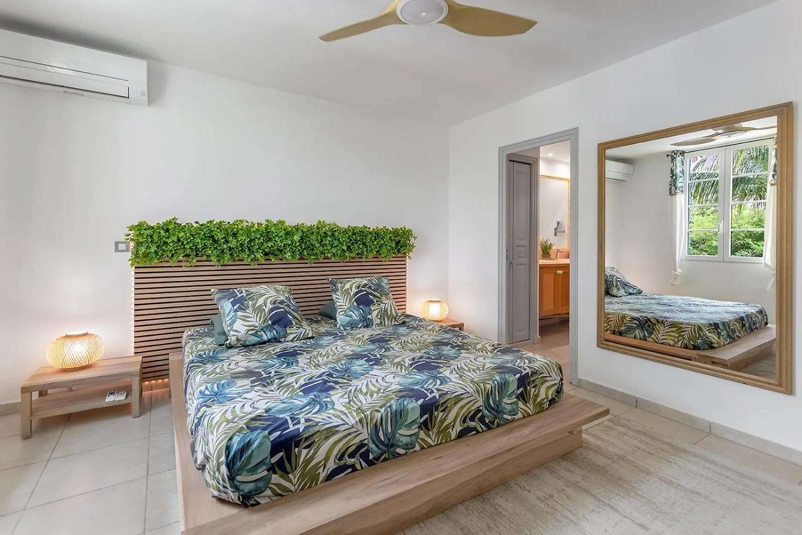 Sandy Beach Apartment, 2 Bdr Right On The Beach! 오리엔트베이 0*,  생마르탱/신트마르턴