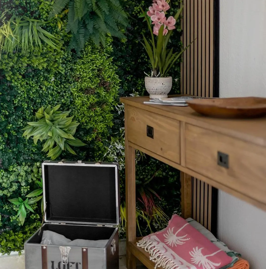 Sandy Beach Apartment, 2 Bdr Right On The Beach! 오리엔트베이