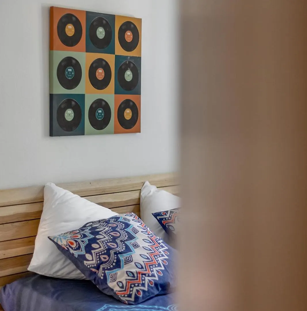 Sandy Beach Apartment, 2 Bdr Right On The Beach! Ориент-Бэй