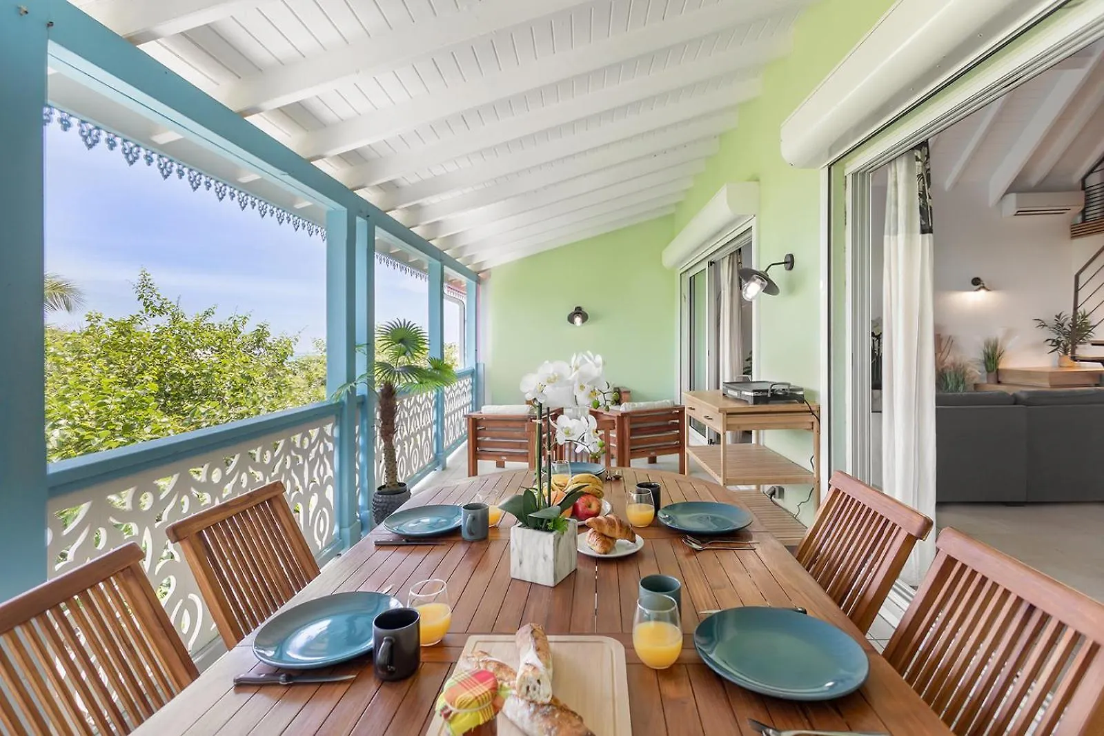 Sandy Beach Apartment, 2 Bdr Right On The Beach! Orient Bay