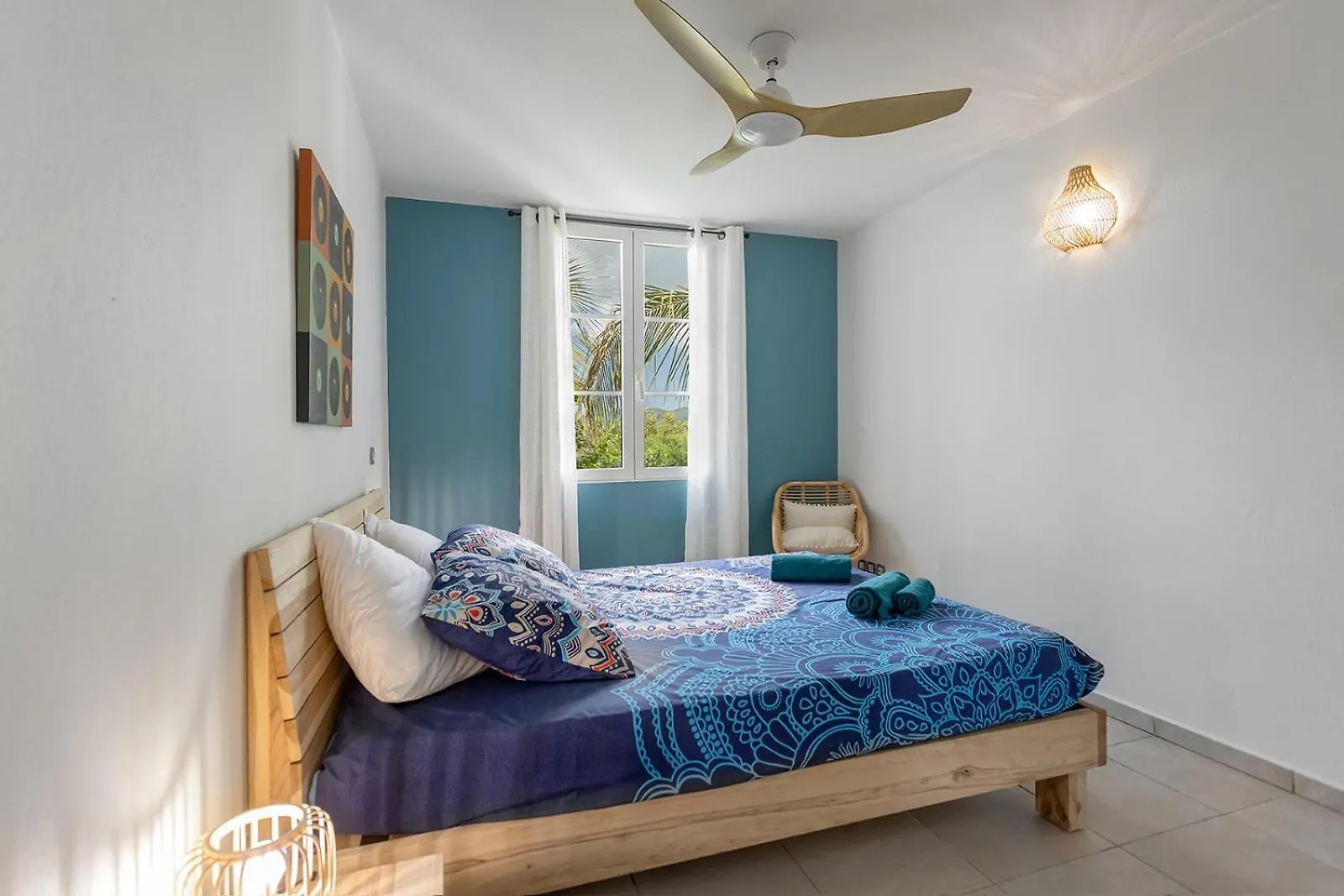 Sandy Beach Apartment, 2 Bdr Right On The Beach! Orient Bay