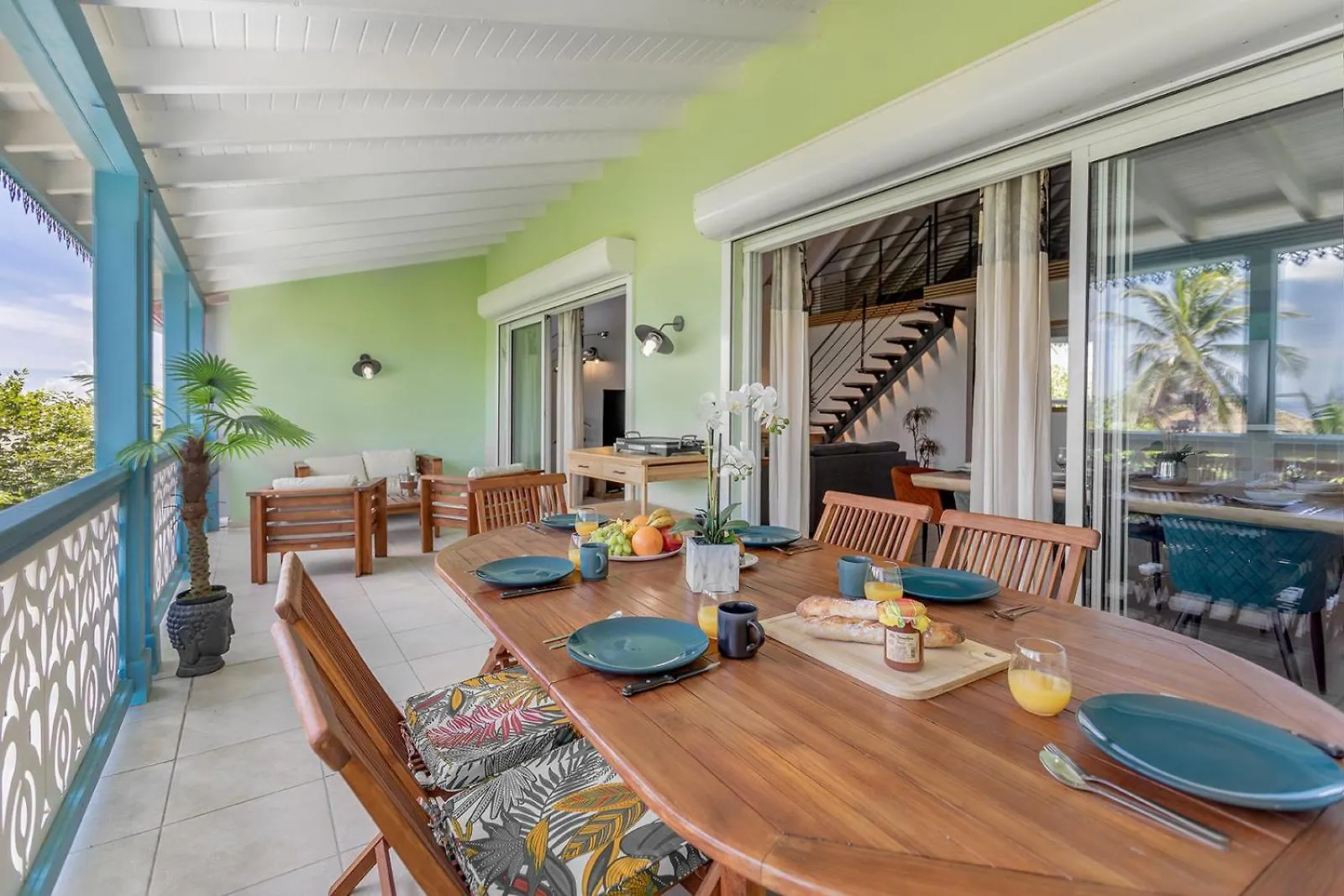 Sandy Beach Apartment, 2 Bdr Right On The Beach! Orient Bay Apartment