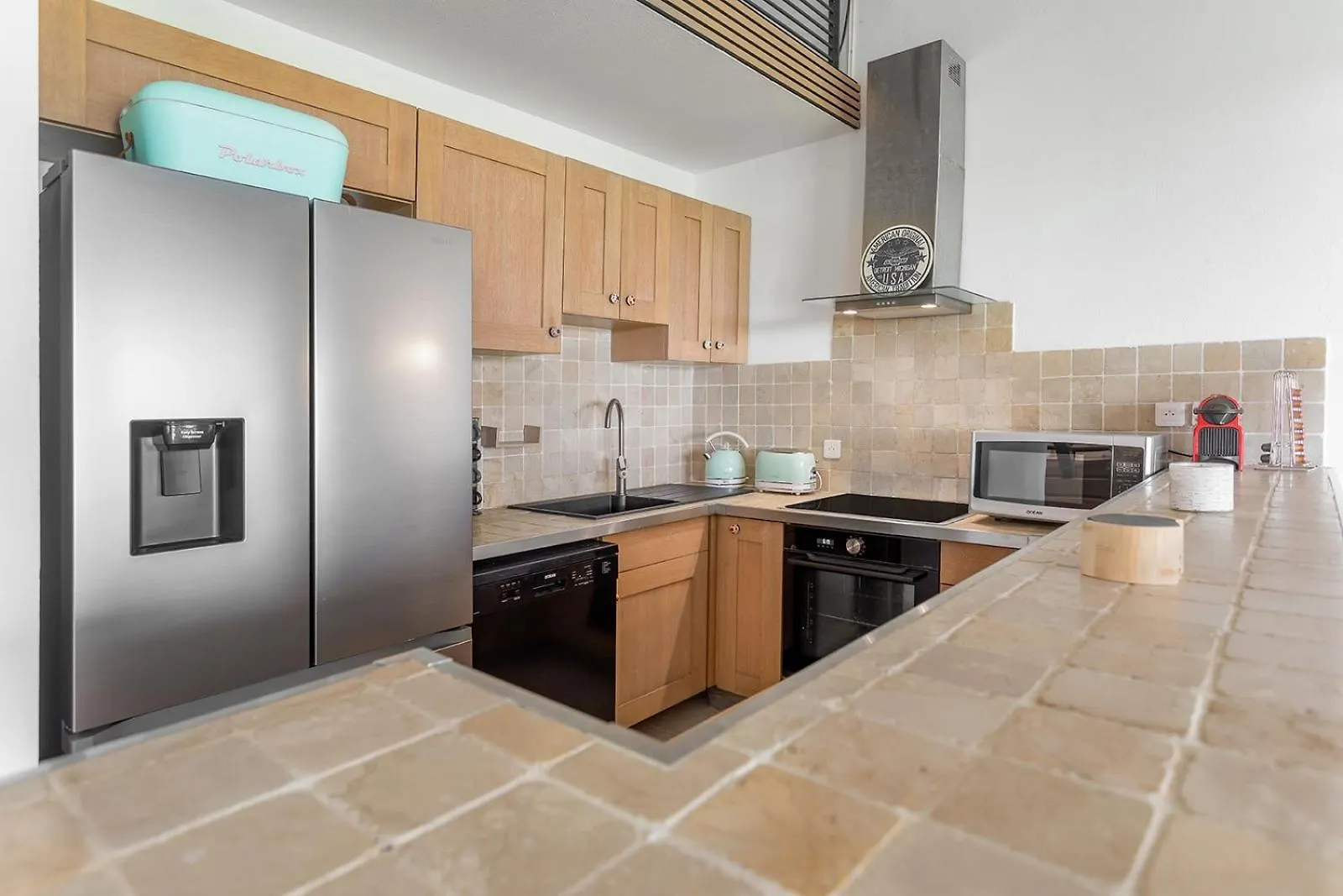 Sandy Beach Apartment, 2 Bdr Right On The Beach! Orient Bay