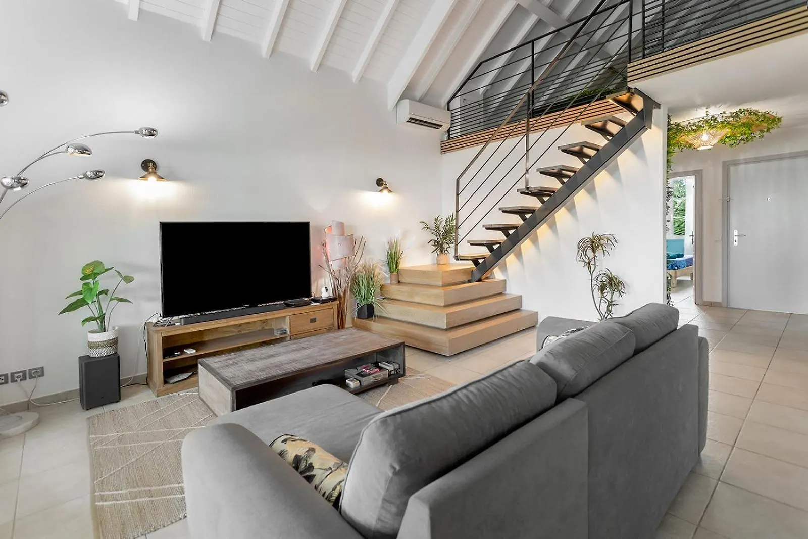 Sandy Beach Apartment, 2 Bdr Right On The Beach! Orient Bay Sint Maarten/Saint Martin