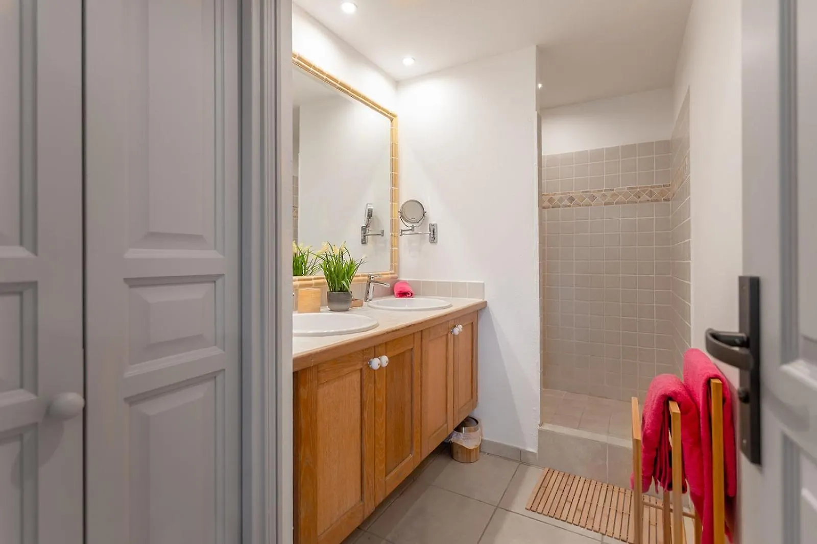 Sandy Beach Apartment, 2 Bdr Right On The Beach! Orient Bay 0*,  Sint Maarten/Saint Martin
