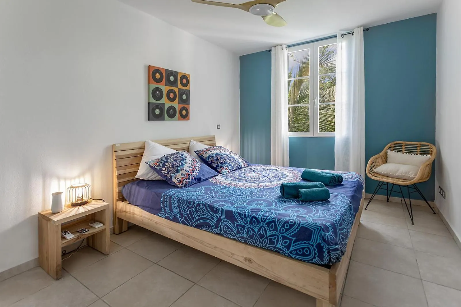Sandy Beach Apartment, 2 Bdr Right On The Beach! Orient Bay Apartment