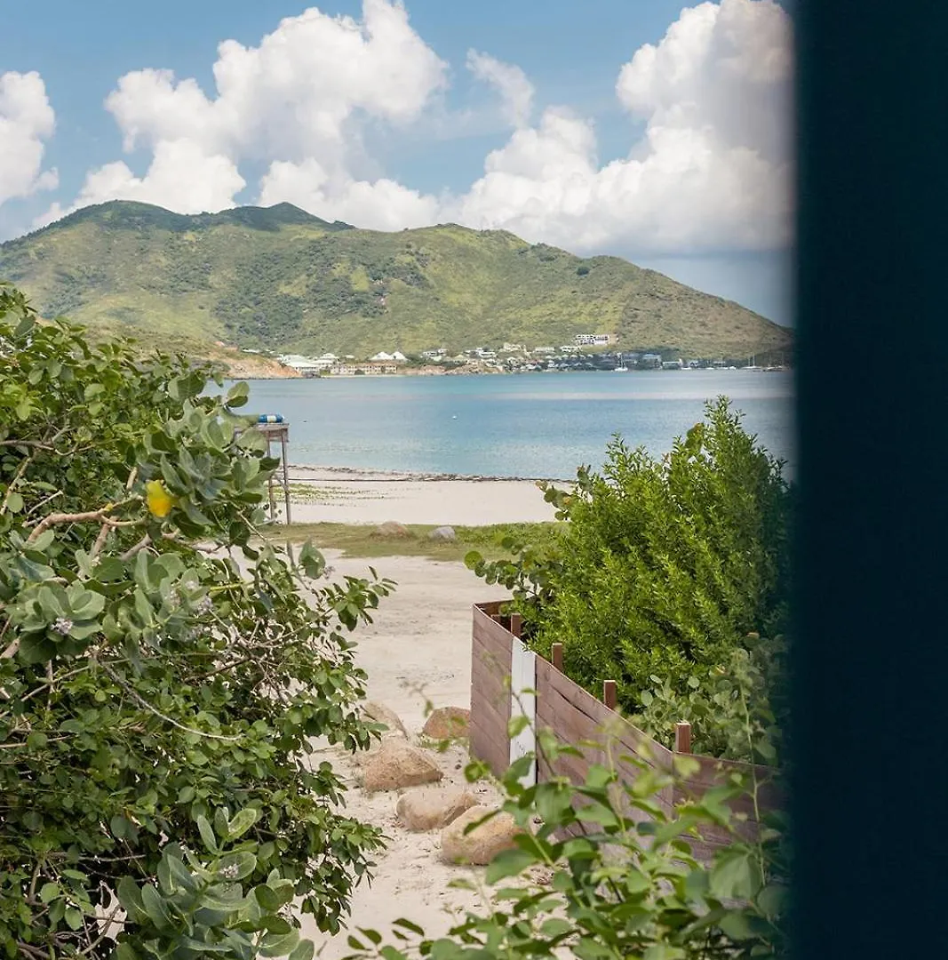Sandy Beach Apartment, 2 Bdr Right On The Beach! Orient Bay Apartment