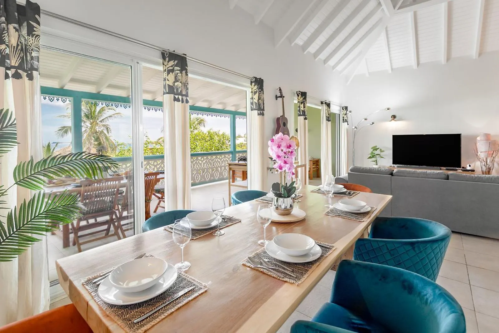Apartment Sandy Beach Apartment, 2 Bdr Right On The Beach! Orient Bay